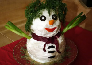 Snowman-shaped cheeseball